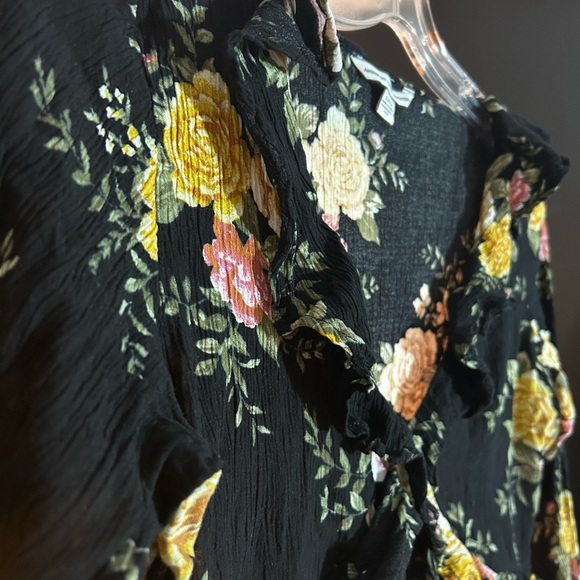 American Eagle Outfitters Boho Black Floral Top Size Small - Picture 16 of 16